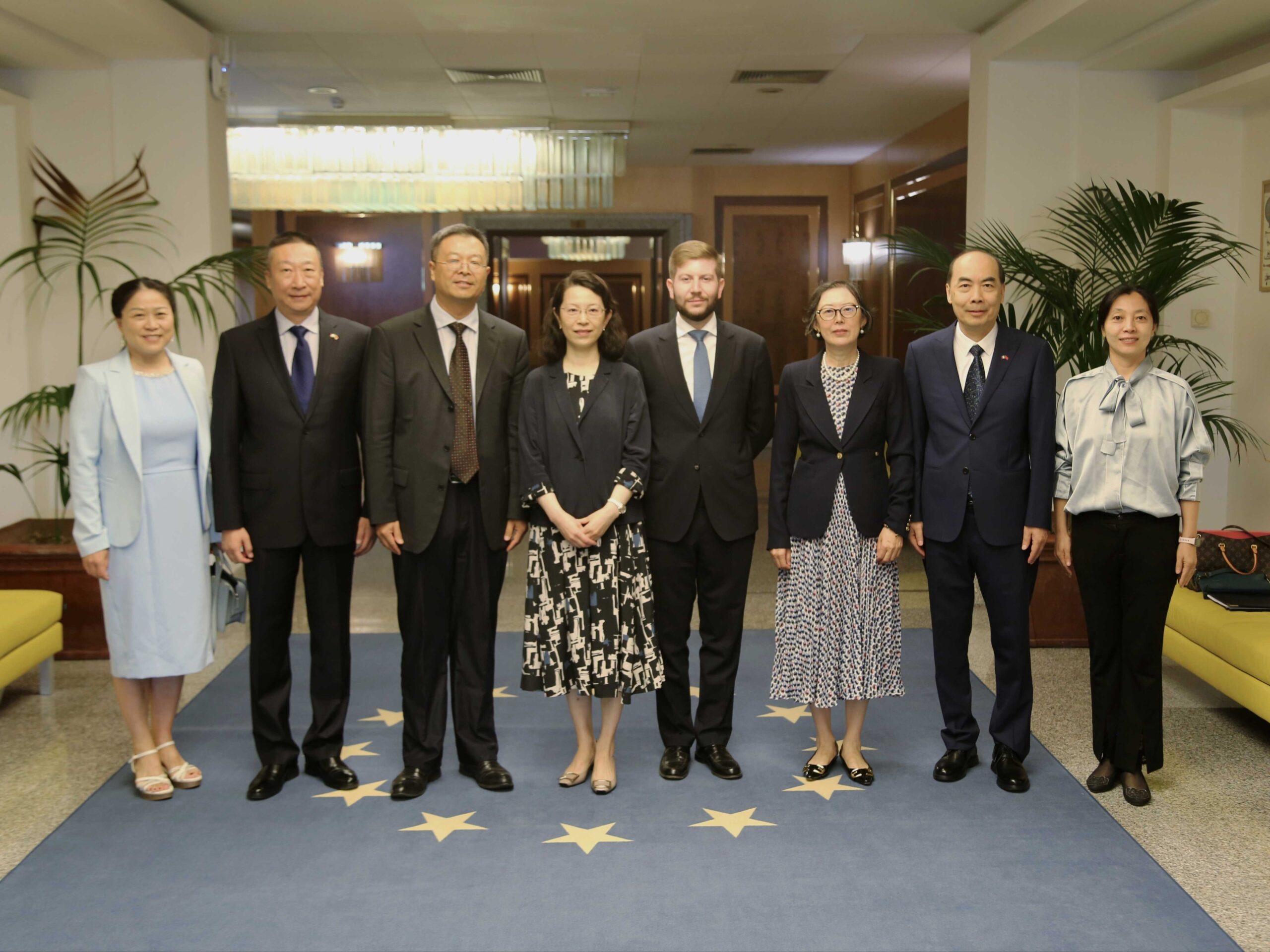 新任驻意大利共和国兼驻圣马力诺共和国特命全权大使侯悦抵达罗马履新